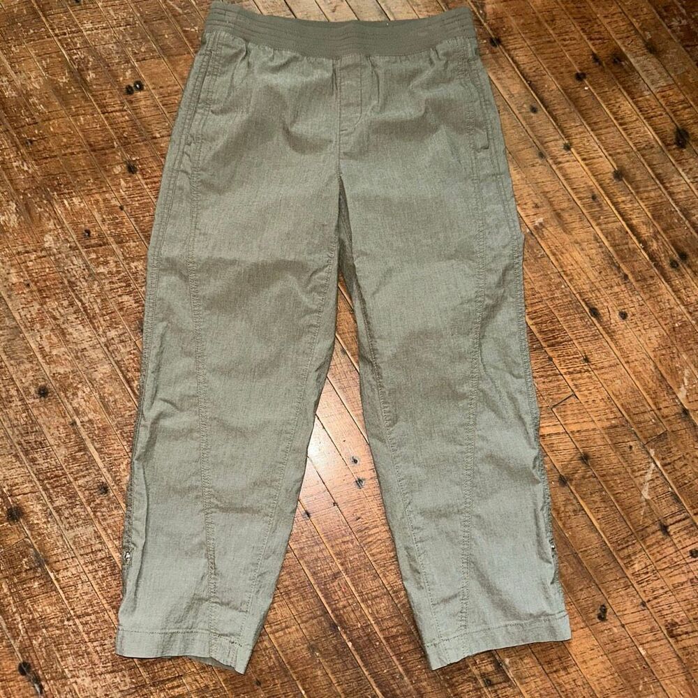 Chico’s 0/S green stretchy travelcore pull on elastic waist pants
